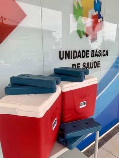 Secretaria Municipal de Saúde de Ernestina recebe doações de caixas térmicas por meio da campanha Unidos Pela Vacina
