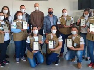 Prefeitura de Ernestina entrega uniformes e tablets para Agentes Comunitários de Saúde