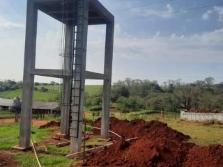 Prefeitura realiza serviço de instalação de reservatório de 15 mil litros de água e extensão de rede nova de abastecimento, na Linha Gramado