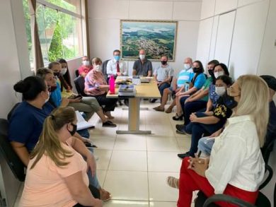 Prefeito Renato Becker recebe Comissão de Professores para discutir reajuste salarial