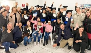 Prefeitura e CRAS participam de formatura de encerramento do Projeto Informática, Inclusão e Cidadania, uma parceria com a JF Cursos de Ernestina