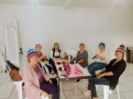 Oficina de Tricô é realizada no CRAS