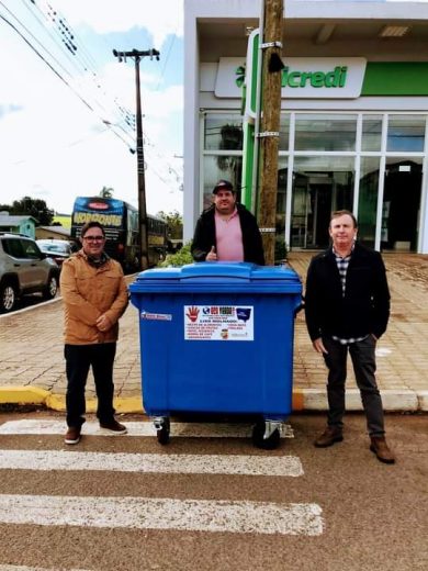 Prefeitura inicia a instalação de contêineres para Coleta de Lixo em Ernestina