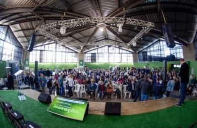 Prefeito Renato Becker participa da Assembleia Geral da FAMURS na Expointer