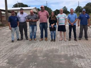 Prefeitura entrega pavimentação com paver da rua Ernesto Goedel