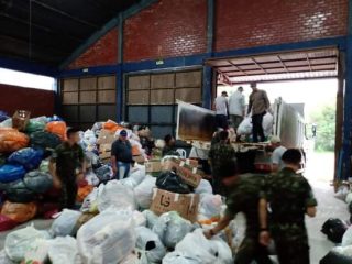 Doações arrecadadas em Ernestina são carregadas e encaminhadas para Defesa Civil de Passo Fundo, logo após serão enviadas  para o Vale do Taquari