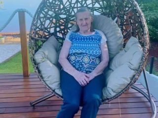 Professora Nilvi Penz, com 81 anos, educadora há mais de 30 anos, concede entrevista ao professor e historiador Alexandre Aguirre