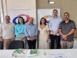 Ernestina marca presença em reunião da Ampla