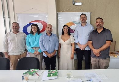 Ernestina marca presença em reunião da Ampla
