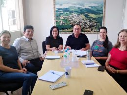 Parceria entre Prefeitura e Sicredi reforça programas educacionais em Ernestina