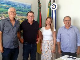 Prefeito Nico dialoga sobre projetos e investimentos com assessoria dos deputados Miguel Rossetto e Bohn Gass