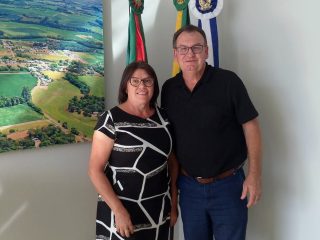 Prefeito Nico e vereadora Ingrid Worst discutem ações conjuntas para Ernestina