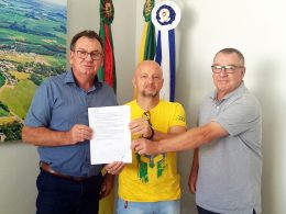 Prefeito Nico e vice Leonir reúnem-se com o vereador Juliano Arend