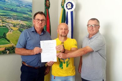 Prefeito Nico e vice Leonir reúnem-se com o vereador Juliano Arend