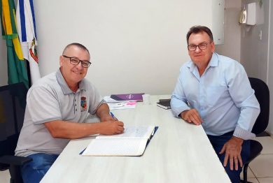 Prefeito Nico reassume como chefe do Executivo de Ernestina após viagem à Assembleia da Famurs