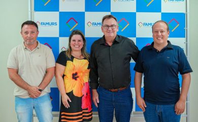 Prefeito Nico tem encontro na Famurs e agenda capacitação para equipe técnica