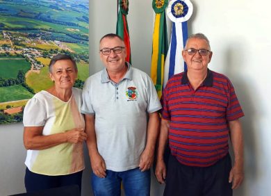 Prefeito em exercício Leonir Vargas recebe visita de liderança histórica do PDT