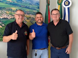 Prefeitura recebe assessor do deputado Gerson Burmann