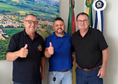 Prefeitura recebe assessor do deputado Gerson Burmann