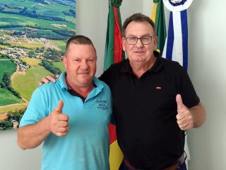 Vereador Ari Mello é recebido pelo prefeito Nico