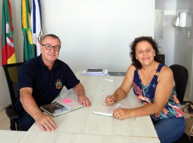 Vice-prefeito Leonir recebe vereadora Vera Vollmer para dialogar sobre demandas do interior