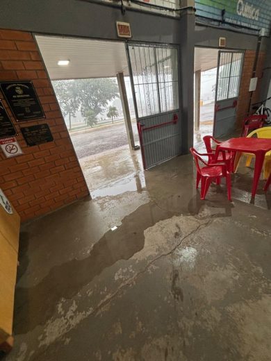 Ginásio Municipal Sérgio Dias apresenta problemas no telhado