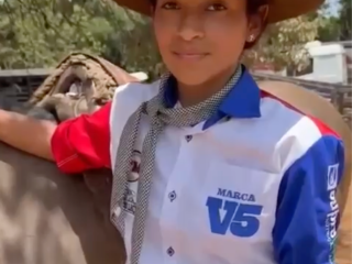 Jovem Vitória Caroline da Silva de Britto representa Ernestina na Fecars 2025