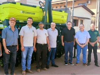 Ernestina recebe nova plantadeira para agricultores