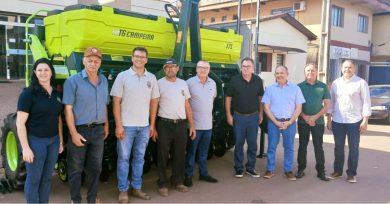 Ernestina recebe nova plantadeira para agricultores