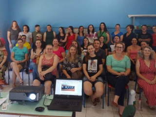 Escolas municipais realizam reuniões com pais para início do ano letivo