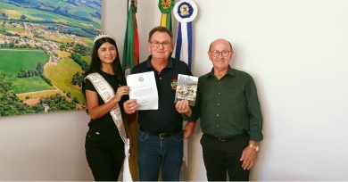 Prefeito Nico recebe convite para as festividades dos 33 anos de Nicolau Vergueiro