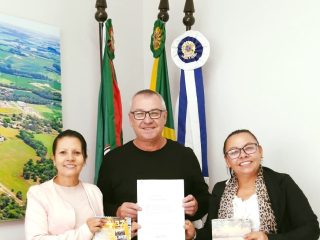 Ernestina recebe convite para a 4ª Feira do Peixe de Coxilha