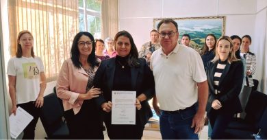 Conselheira Cláudia Bueno assume como conselheira tutelar de Ernestina