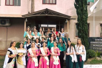 Corte de soberanas, primeira-dama e segunda-dama de Ernestina participam de encontro em Camargo