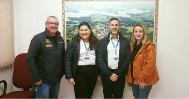 Representantes da Clínica PróAudi visitam Ernestina
