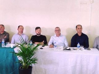 Vice-prefeito Leonir Vargas representa Ernestina em reunião da Ampla em Camargo