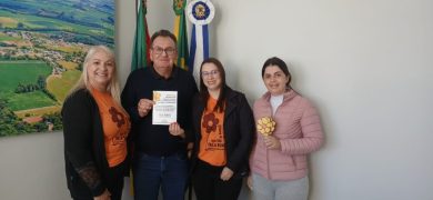 Prefeito Nico recebe convite para mobilização do Maio Laranja em Ernestina