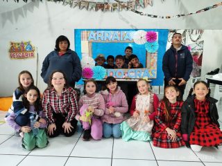 Arraiá do Cras reúne participantes das oficinas em dia de alegria e integração em Ernestina