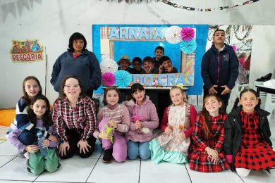 Arraiá do Cras reúne participantes das oficinas em dia de alegria e integração em Ernestina