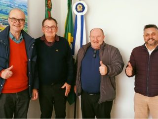 Prefeito Nico recebe deputado Gerson Burmann e reforça pedido por pavimentação