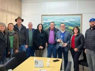 Administração municipal de Ernestina recebe visita de Mateus Wesp para tratar de recursos para obra de asfaltamento