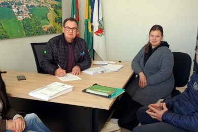 Prefeito Nico assina ordem para obra de asfaltamento de cinco ruas