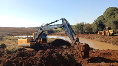 Serviços da Secretaria de Obras incentiva bacia leiteira em Ernestina 