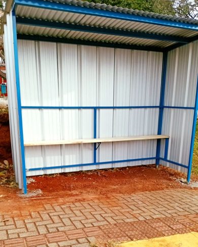 Universitários de Ernestina ganham novo abrigo em frente à praça central