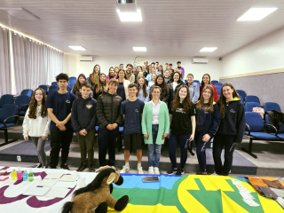 Alunos vivenciam dia de aprendizado e cooperação em Nova Petrópolis