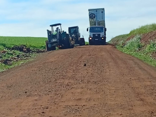Ernestina avança com melhorias na estrada da Coxilha Seca até a divisa com Victor Graeff