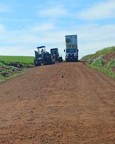 Ernestina avança com melhorias na estrada da Coxilha Seca até a divisa com Victor Graeff