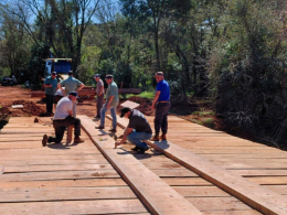 Ponte na divisa entre Ernestina e Santo Antônio do Planalto está sendo totalmente reconstruída