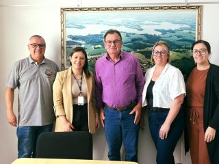 Ernestina articula parceria para fortalecer divulgação do turismo