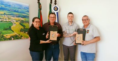 Prefeito Nico e vice Leonir recebem visita da gerência do Sicredi de Ernestina